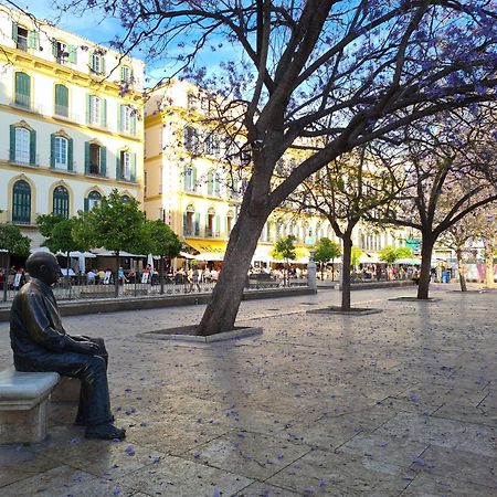 Private Rooms In Historic Building On The Square Málaga Extérieur photo