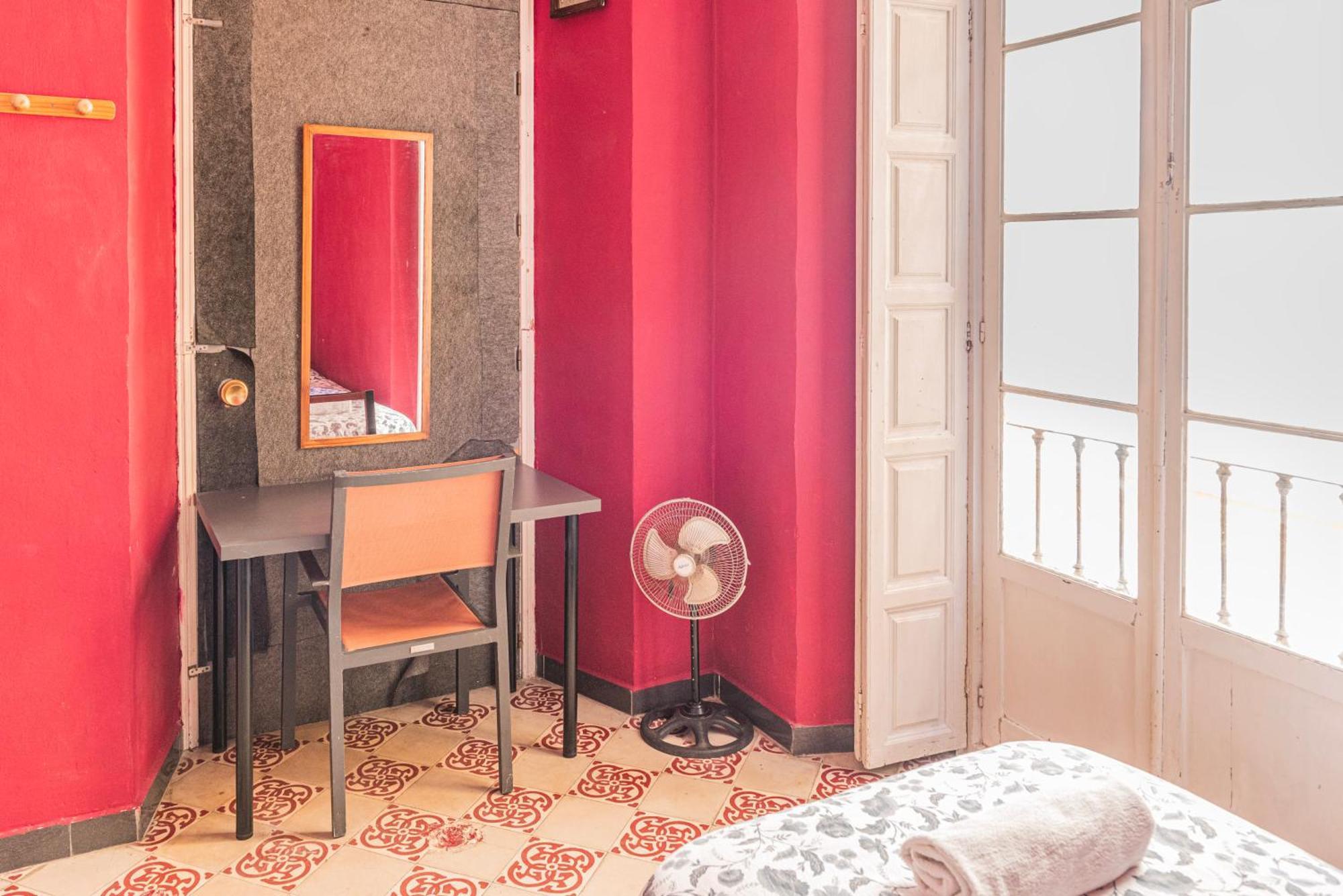Private Rooms In Historic Building On The Square Málaga Extérieur photo