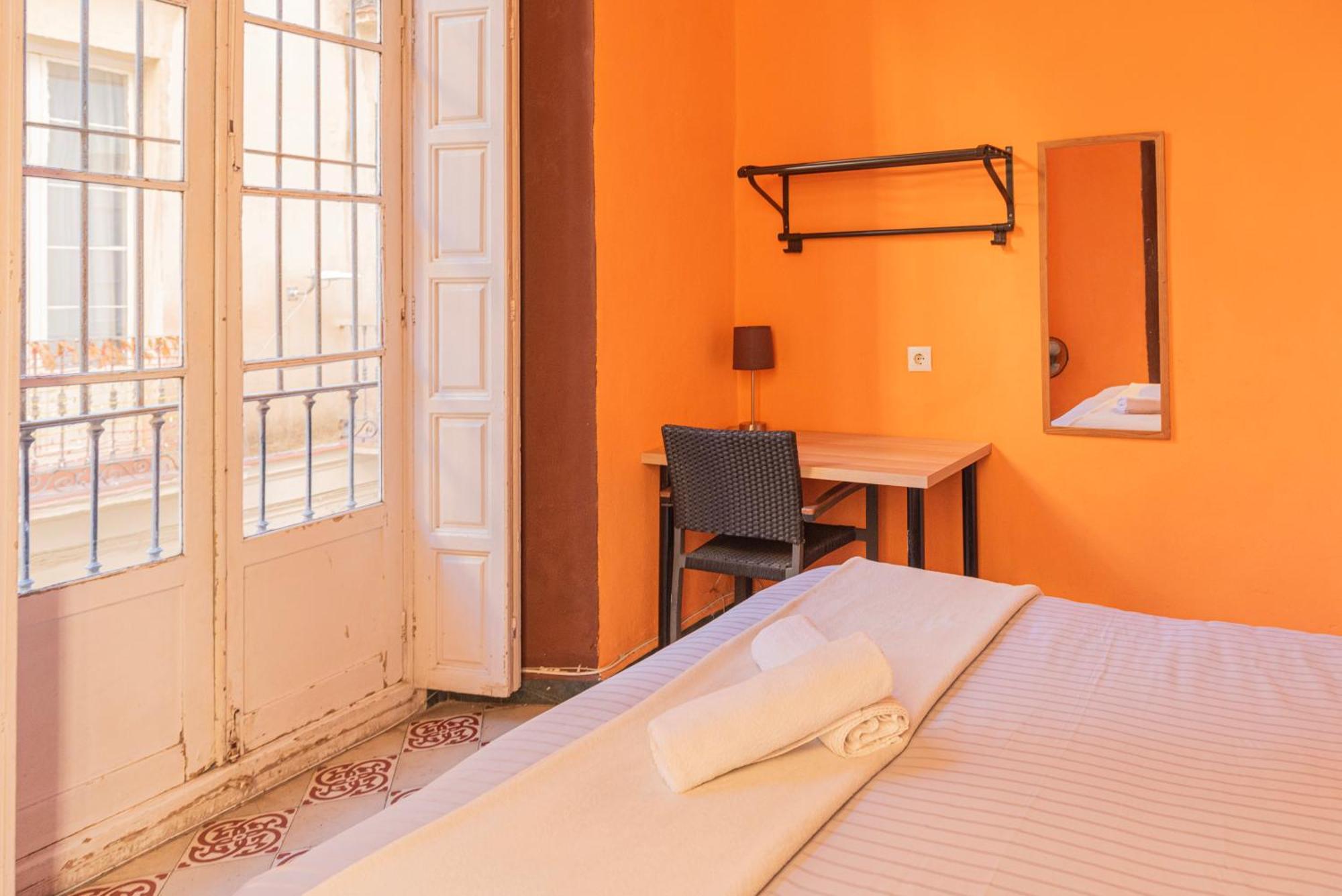 Private Rooms In Historic Building On The Square Málaga Extérieur photo