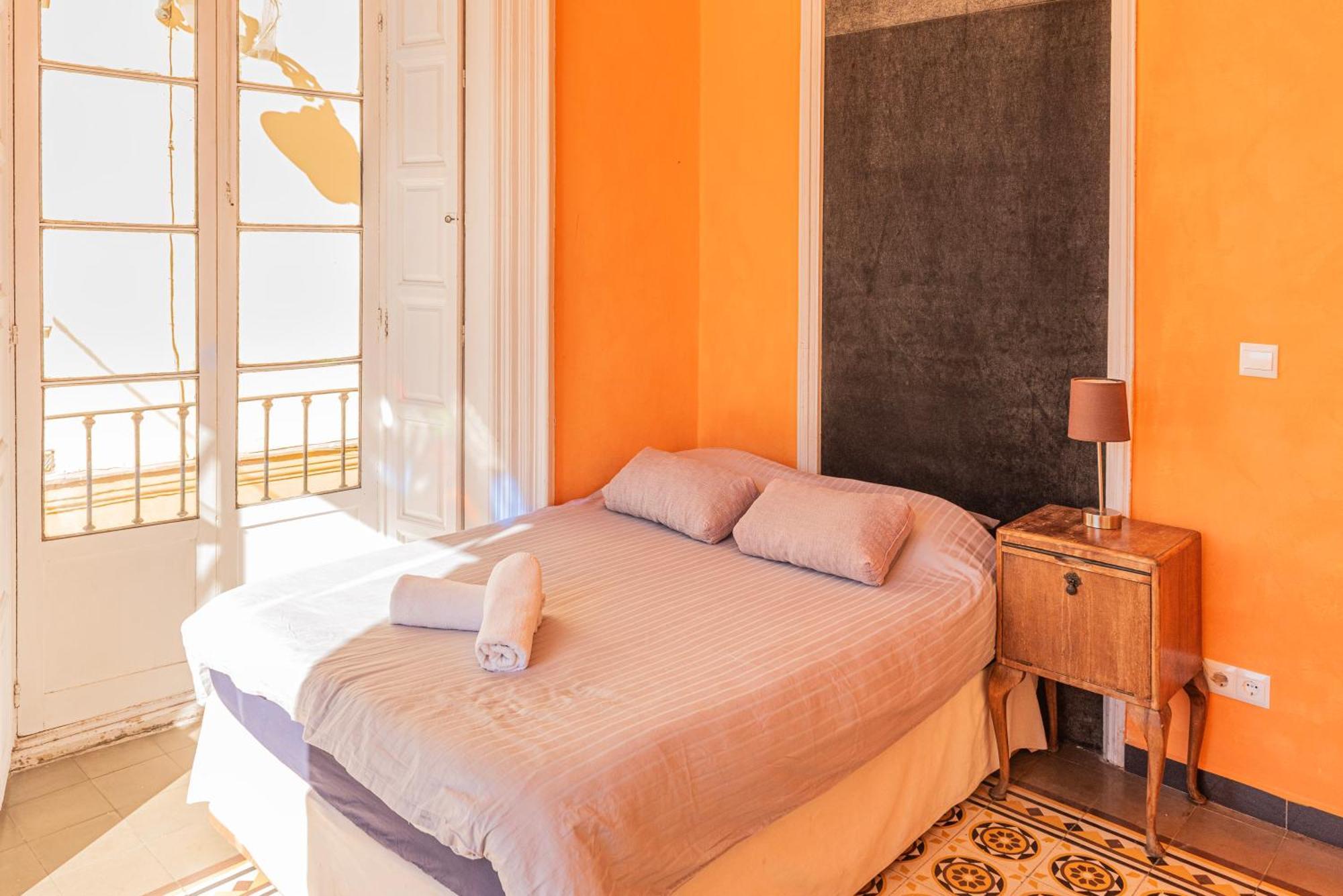 Private Rooms In Historic Building On The Square Málaga Extérieur photo